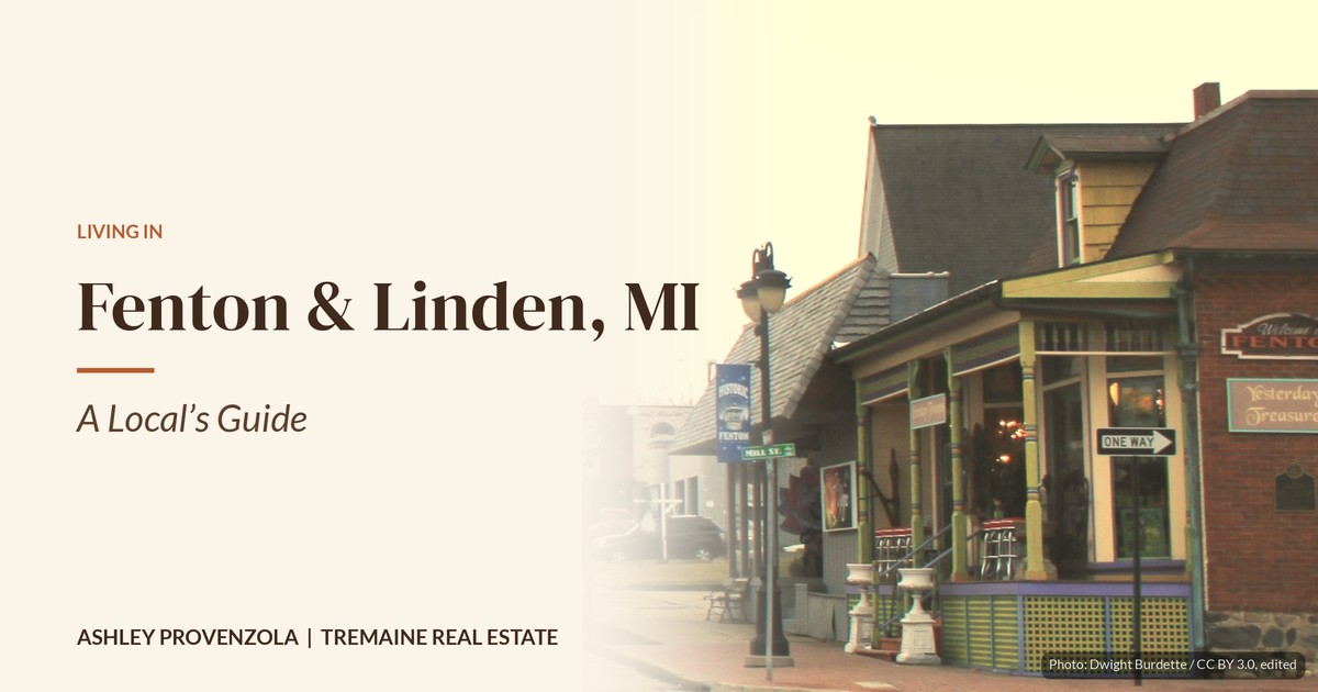 Downtown Fenton, Michigan in fall